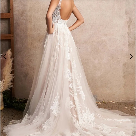 Lillian West wedding dress - Picture 2 of 13